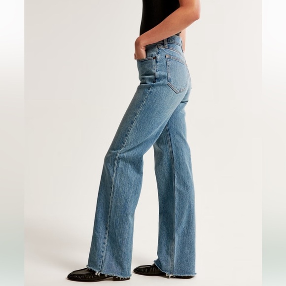 Abercrombie & Fitch High Rise 90s Relaxed Jean - Picture 8 of 16